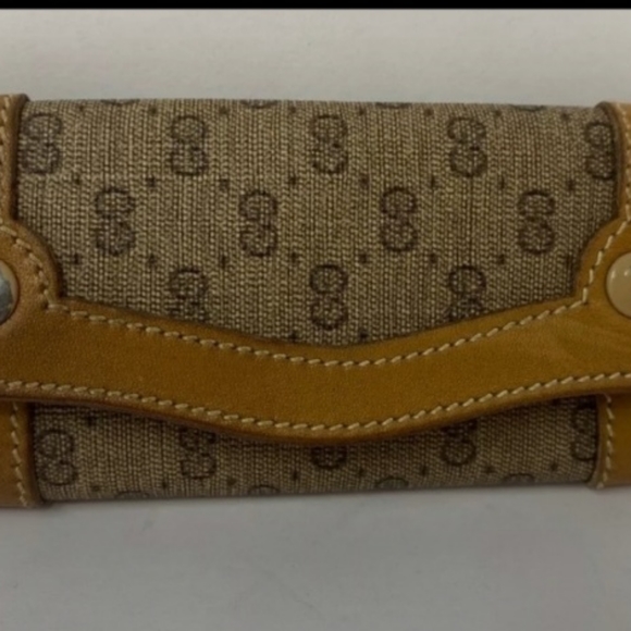 Gucci Accessories - Authentic Classic Vintage Gucci Key Holder